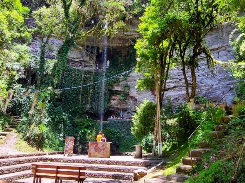 Gruta Nossa Senhora de Lourdes (1)