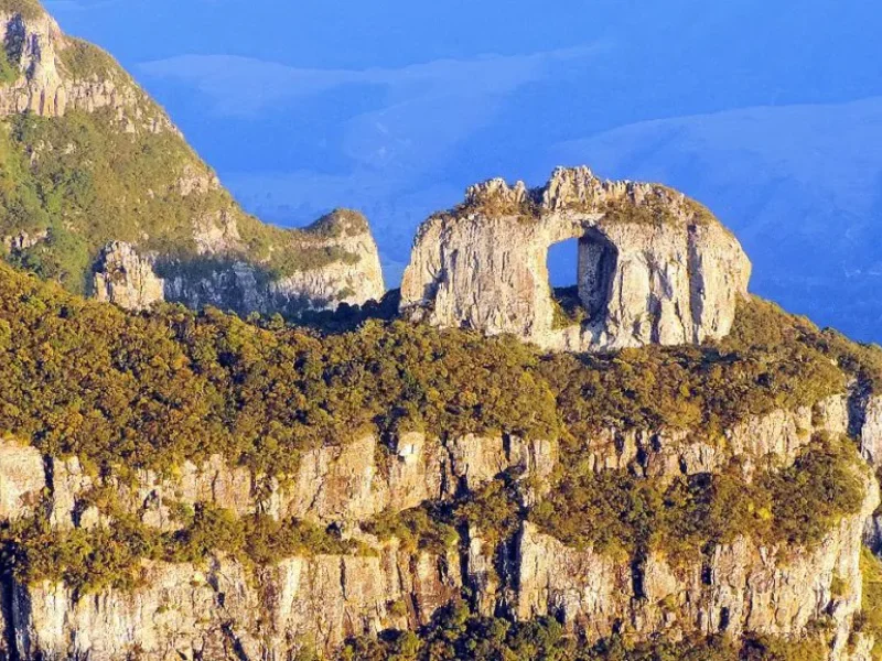Morro da Igreja_Pedra Furada